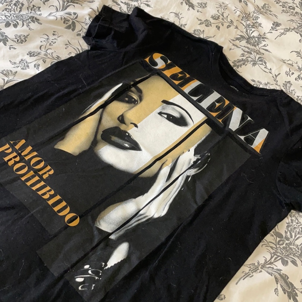 Official Selena Amor Prohibido Tee XS